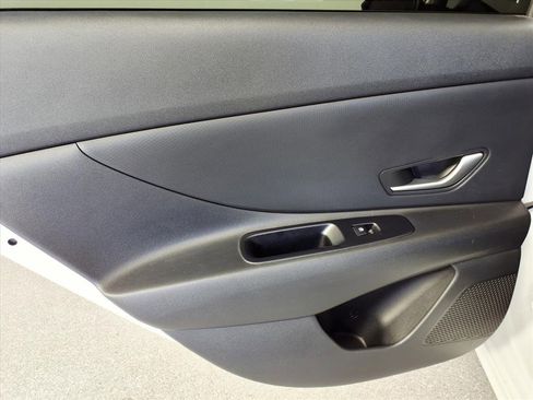 Used 2024 Hyundai Elantra Blue image 11