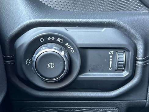 Used 2024 Jeep Wrangler Unlimited Rubicon AWD/4WD image 31