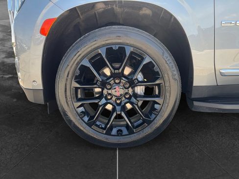 Used 2023 GMC Yukon XL Denali w/ Advanced Technology Package AWD/4WD image 12