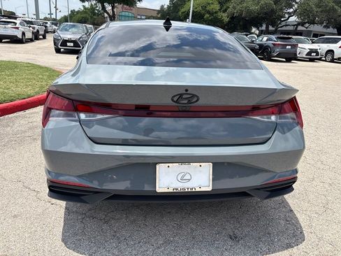 Used 2022 Hyundai Elantra SEL FWD image 4