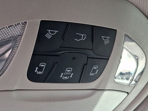 Used 2024 Chrysler Pacifica Touring-L FWD image 27