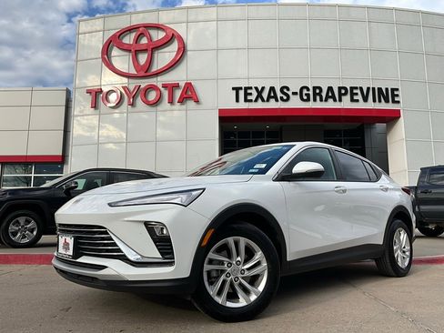 Used 2025 Buick Envista Preferred image 2