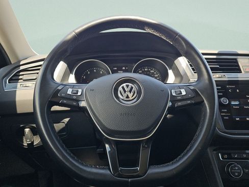 Used 2019 Volkswagen Tiguan SE w/ Panoramic Sunroof Package AWD/4WD image 29