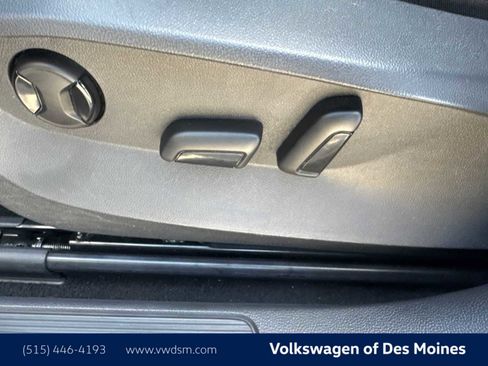 Used 2022 Volkswagen Taos SE w/ Panoramic Sunroof Package image 24