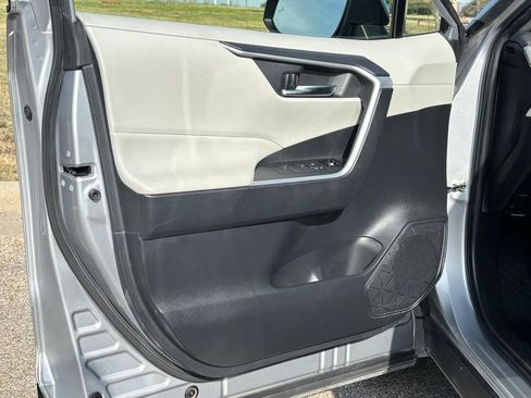 Used 2019 Toyota RAV4 XLE image 28
