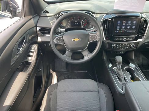Used 2023 Chevrolet Traverse LT FWD image 2
