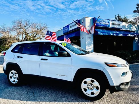 Used 2014 Jeep Cherokee Sport image 16