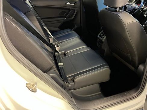 Certified 2020 Volkswagen Tiguan SE image 12