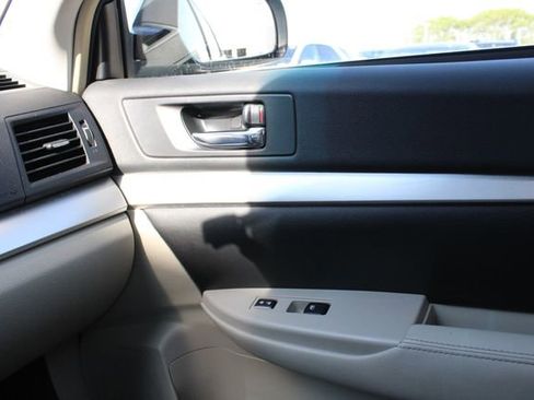 Used 2013 Subaru Outback 2.5i Premium AWD/4WD image 20