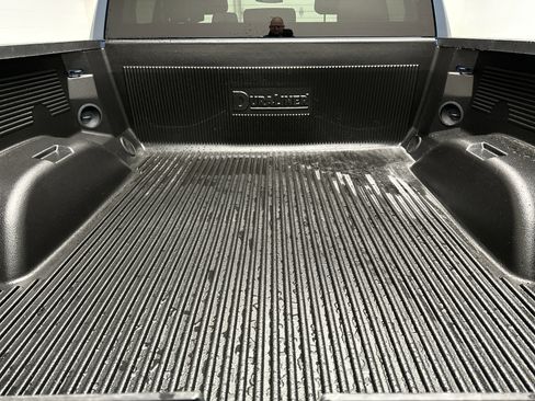 Used 2024 GMC Sierra 1500 SLT image 16