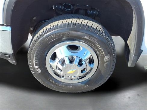 Used 2025 Chevrolet Silverado 3500 LT w/ Convenience Package image 11