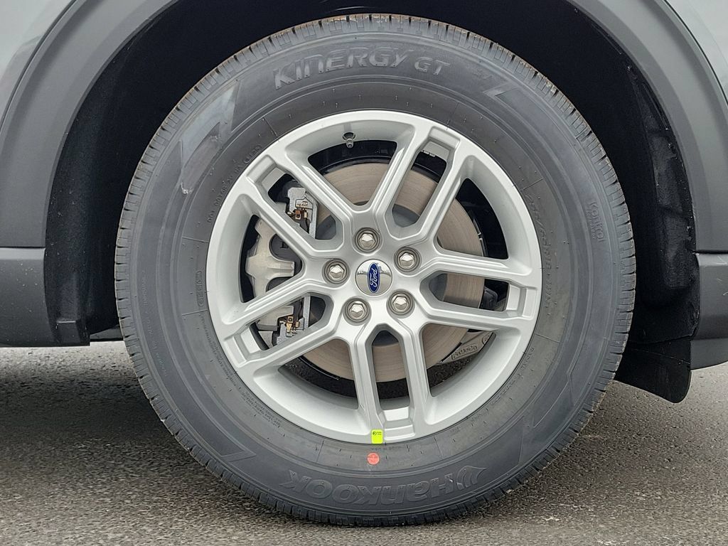 New 2026 Ford Explorer Active RWD image 9