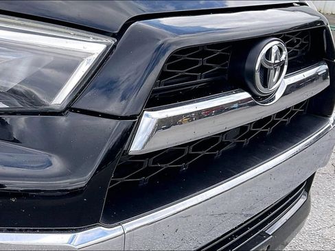 Used 2018 Toyota 4Runner Limited AWD/4WD image 28