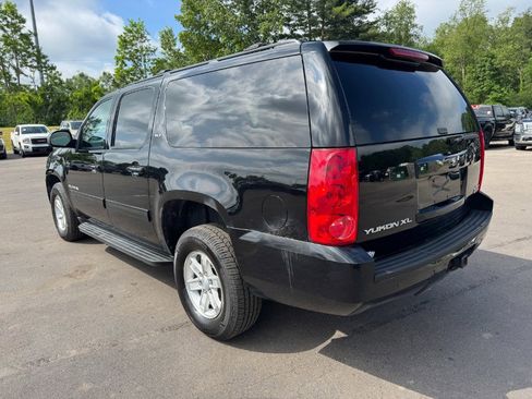 Used 2013 GMC Yukon XL SLT w/ SLT-2 Equipment Package AWD/4WD image 3