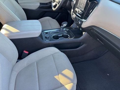 Used 2022 Chevrolet Traverse LS image 39