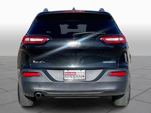 Used 2015 Jeep Cherokee Sport image 4