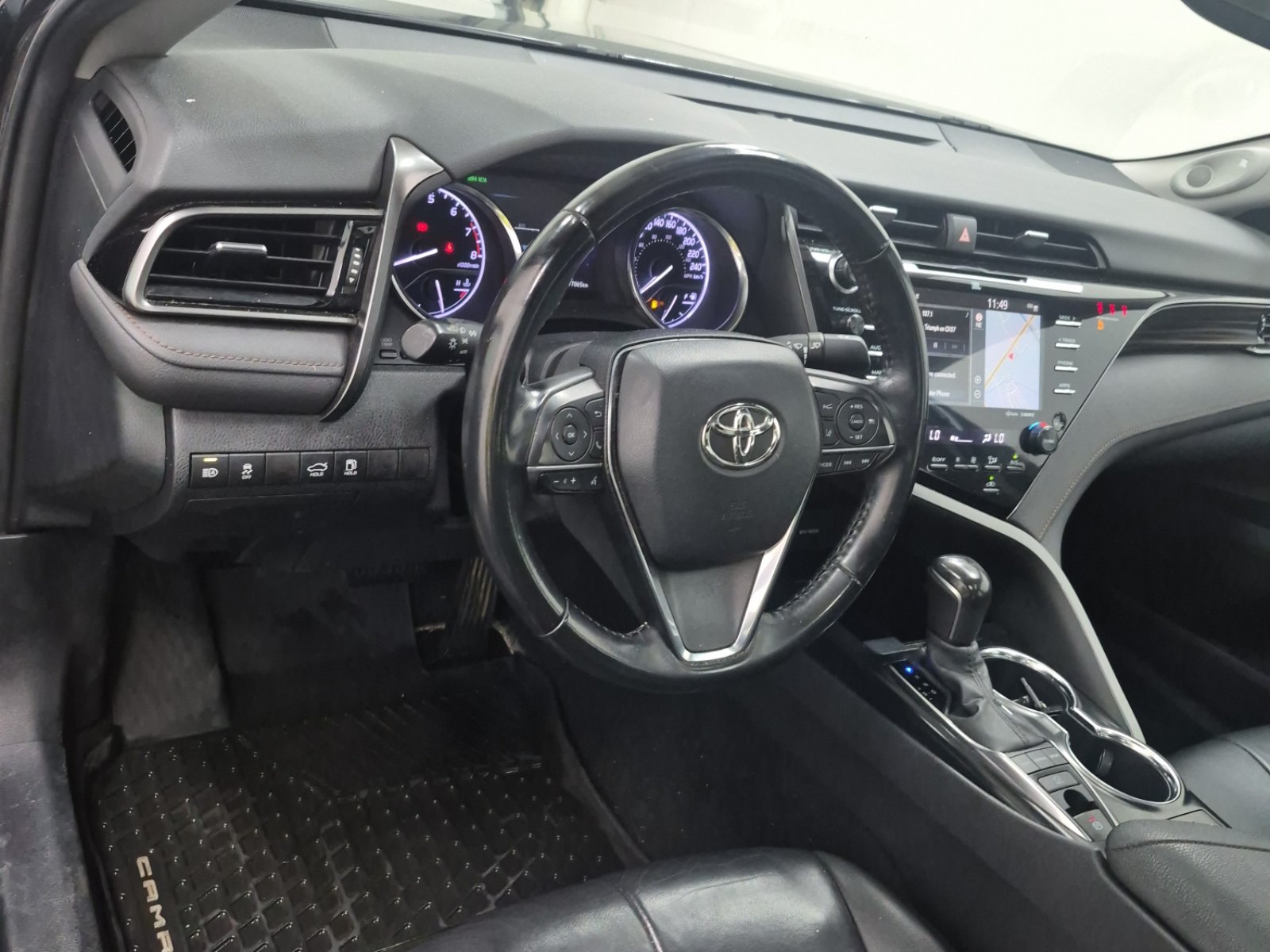 Used 2020 Toyota Camry XLE FWD image 11