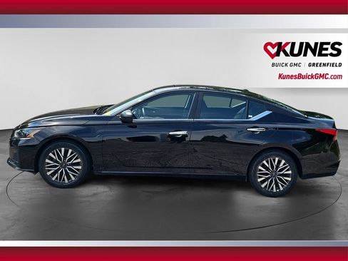 Used 2025 Nissan Altima 2.5 SV FWD image 6