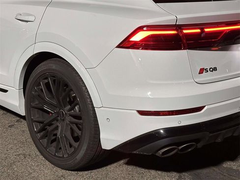Used 2024 Audi SQ8 Premium Plus w/ S Sport Package image 11