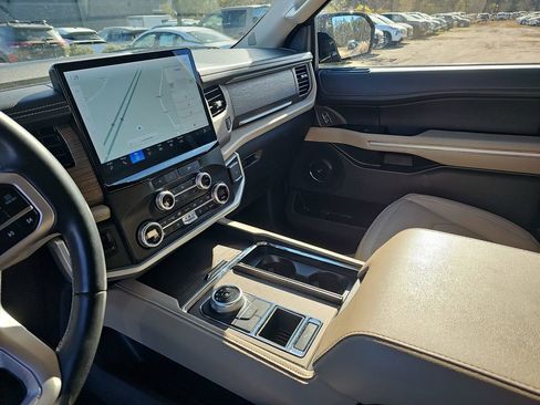 Used 2024 Ford Expedition Limited image 30