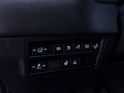 Used 2024 Toyota Sequoia Platinum AWD/4WD image 8