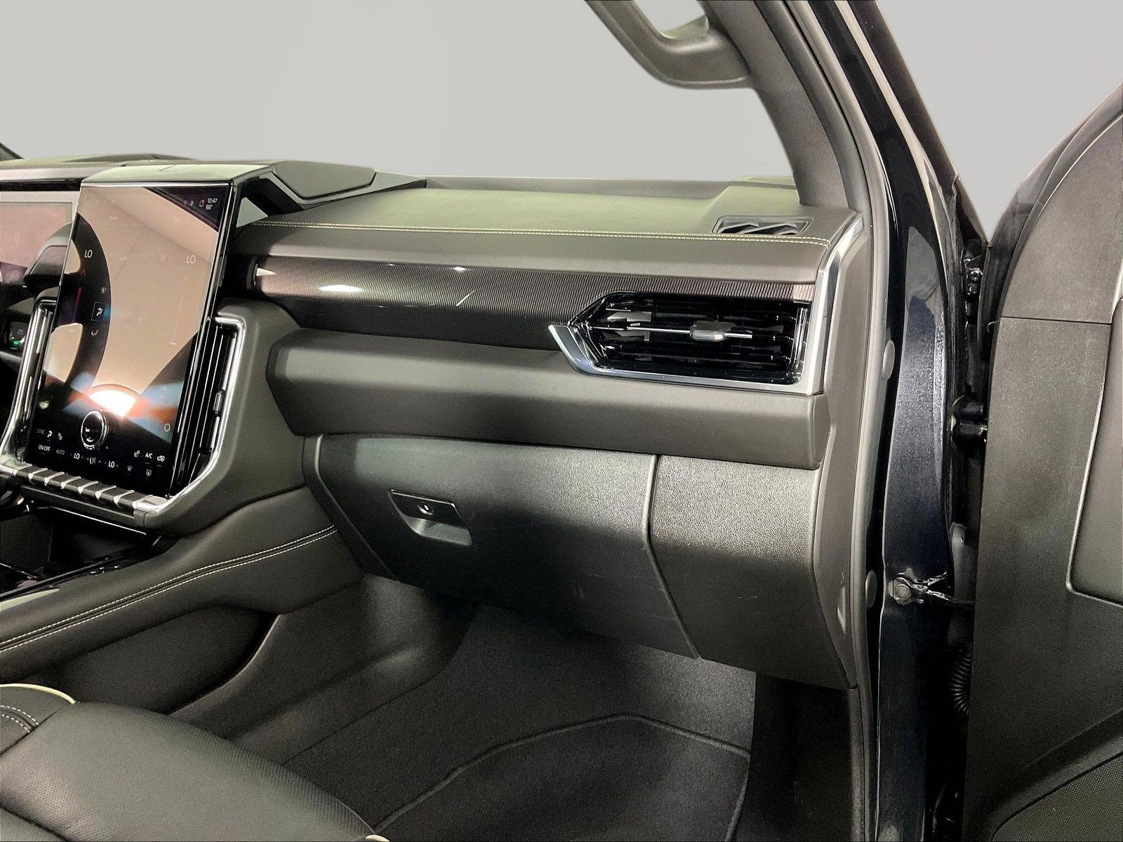 Used 2025 GMC Yukon Elevation AWD/4WD image 27