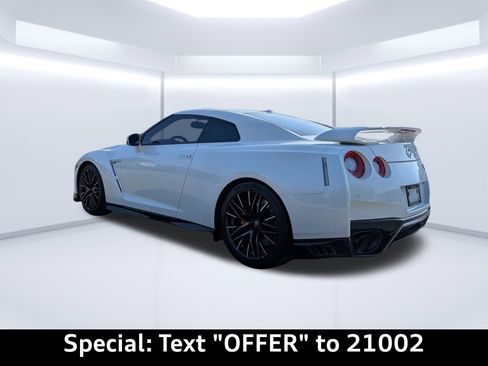 Used 2021 Nissan GT-R Premium image 6