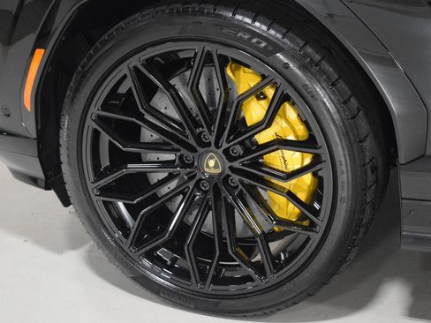 Used 2025 Lamborghini Urus SE image 5