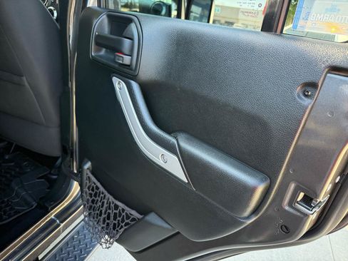 Used 2017 Jeep Wrangler Unlimited Sahara AWD/4WD image 17