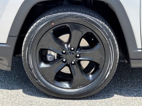 Used 2019 Jeep Compass Latitude FWD image 25