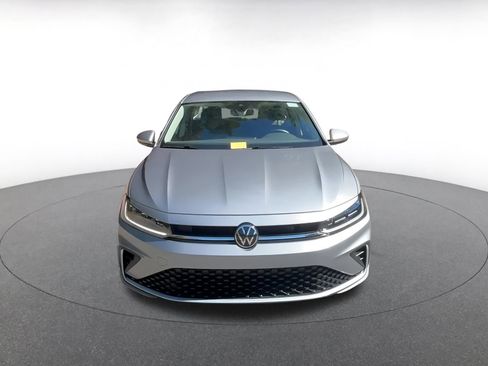 Used 2025 Volkswagen Jetta SE image 4