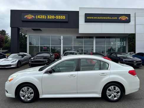 Used 2010 Subaru Legacy 2.5i AWD/4WD image 2