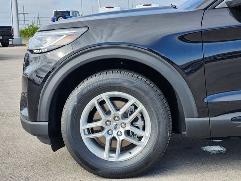 New 2026 Ford Explorer Active RWD image 7