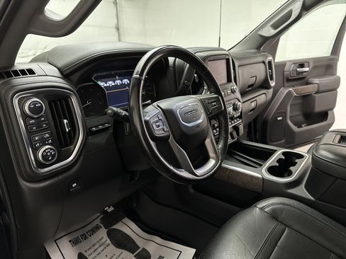 Used 2022 GMC Sierra 3500 Denali w/ Denali Black Diamond Edition image 22