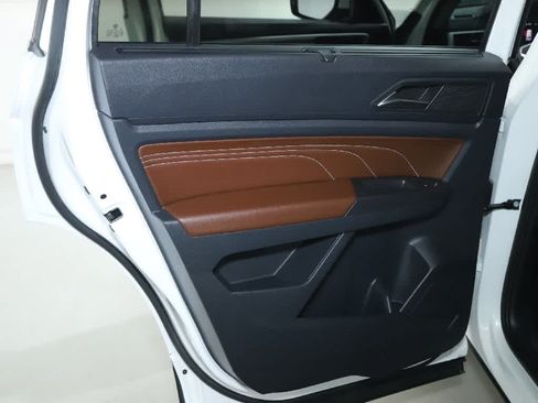 Used 2023 Volkswagen Atlas SEL AWD/4WD image 13