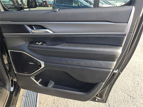 New 2026 Jeep Grand Wagoneer L Limited AWD/4WD image 9