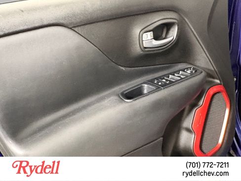 Used 2017 Jeep Renegade Trailhawk image 11