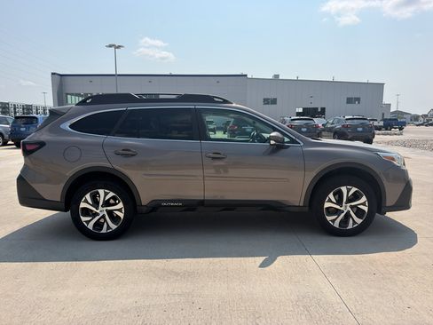 Used 2022 Subaru Outback Limited AWD/4WD image 4