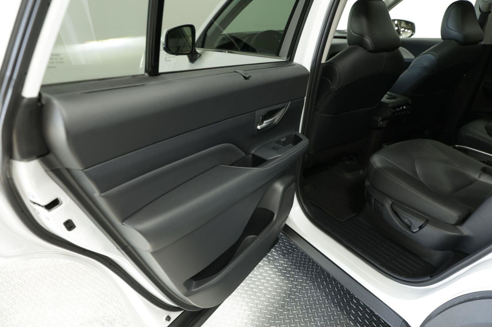 Used 2025 Toyota Grand Highlander AWD image 30