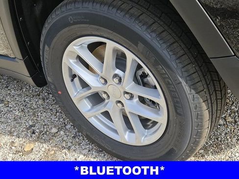 New 2025 Jeep Grand Cherokee L Laredo image 9