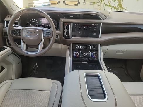 Used 2024 GMC Yukon Denali w/ Denali Reserve Package AWD/4WD image 18