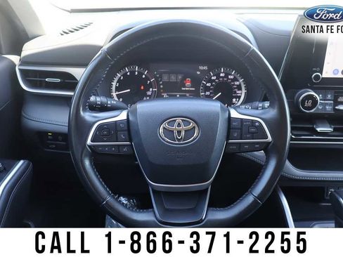 Used 2023 Toyota Highlander Platinum image 25
