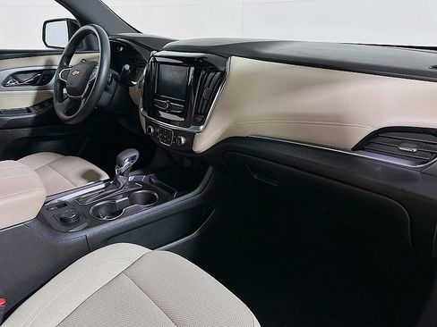 Used 2022 Chevrolet Traverse LS image 28