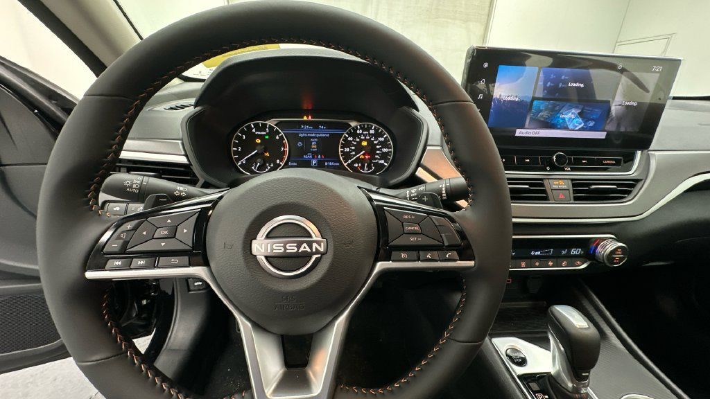 New 2026 Nissan Altima 2.5 SR w/ SR Midnight Edition Package AWD/4WD image 10