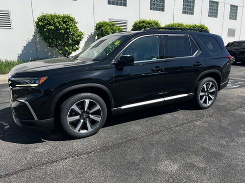 Used 2023 Honda Pilot Touring image 2