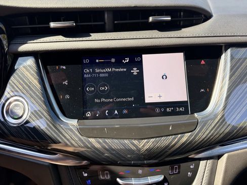 Used 2025 Cadillac XT6 Premium Luxury w/ Technology Package AWD/4WD image 33