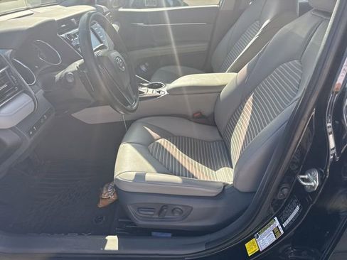 Used 2020 Toyota Camry SE FWD image 6