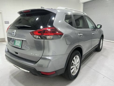 Used 2018 Nissan Rogue SV AWD/4WD image 8