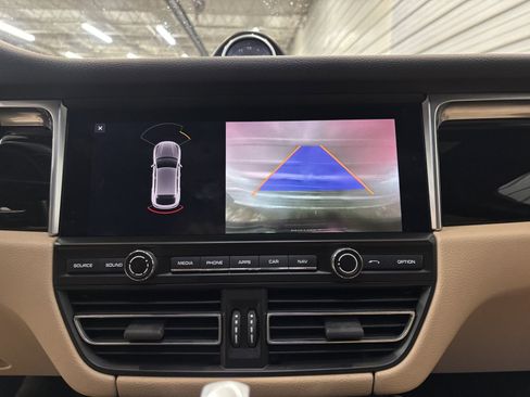 Used 2019 Porsche Macan image 17