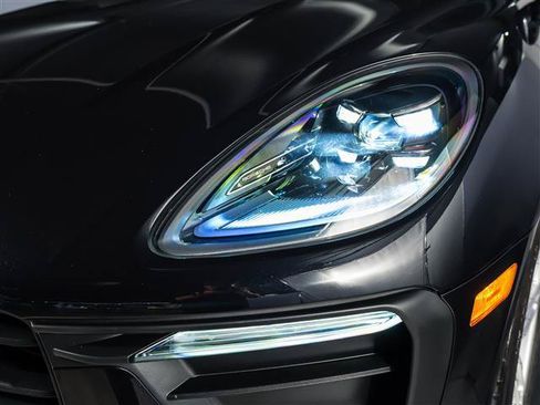 Certified 2026 Porsche Macan AWD/4WD image 12
